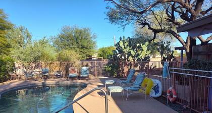 Sereno y espacioso! Gran barrio Cocina completa, patio privado, piscina.