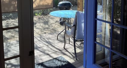 Serene, Spacious 2 room Studio. Private Patio