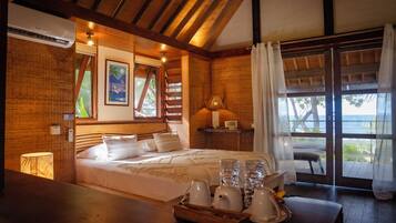 Superior bungalow, meerdere bedden, airconditioning, uitzicht op oceaan | Luxe beddengoed, een kluis op de kamer, individueel gedecoreerd