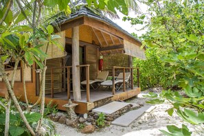 Comfort Bungalow, 1 Queen Bed, Garden View | Terrace/patio - Green Lodge Moorea (Moorea-Maiao)