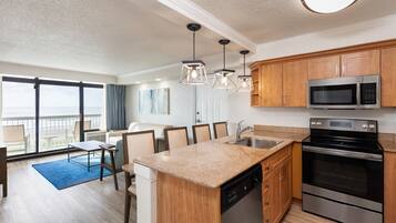 雪櫃、微波爐、焗爐、爐具