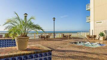 Bain à remous extérieur