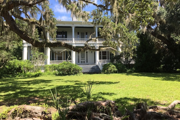 Learn the history behind Beaufort's beautiful homes on a tour of the city!