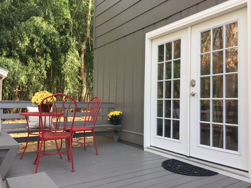 Foxhole Cottage  - Close to downtown