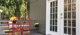 Foxhole Cottage  - Close to downtown