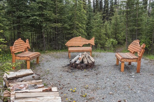 3 Bedroom, 1 Bath Peaceful Lodge Just Minutes From The Kenai River and Soldotna!