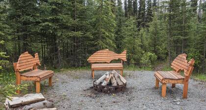 3 Bedroom, 1 Bath Peaceful Lodge Just Minutes From The Kenai River and Soldotna!
