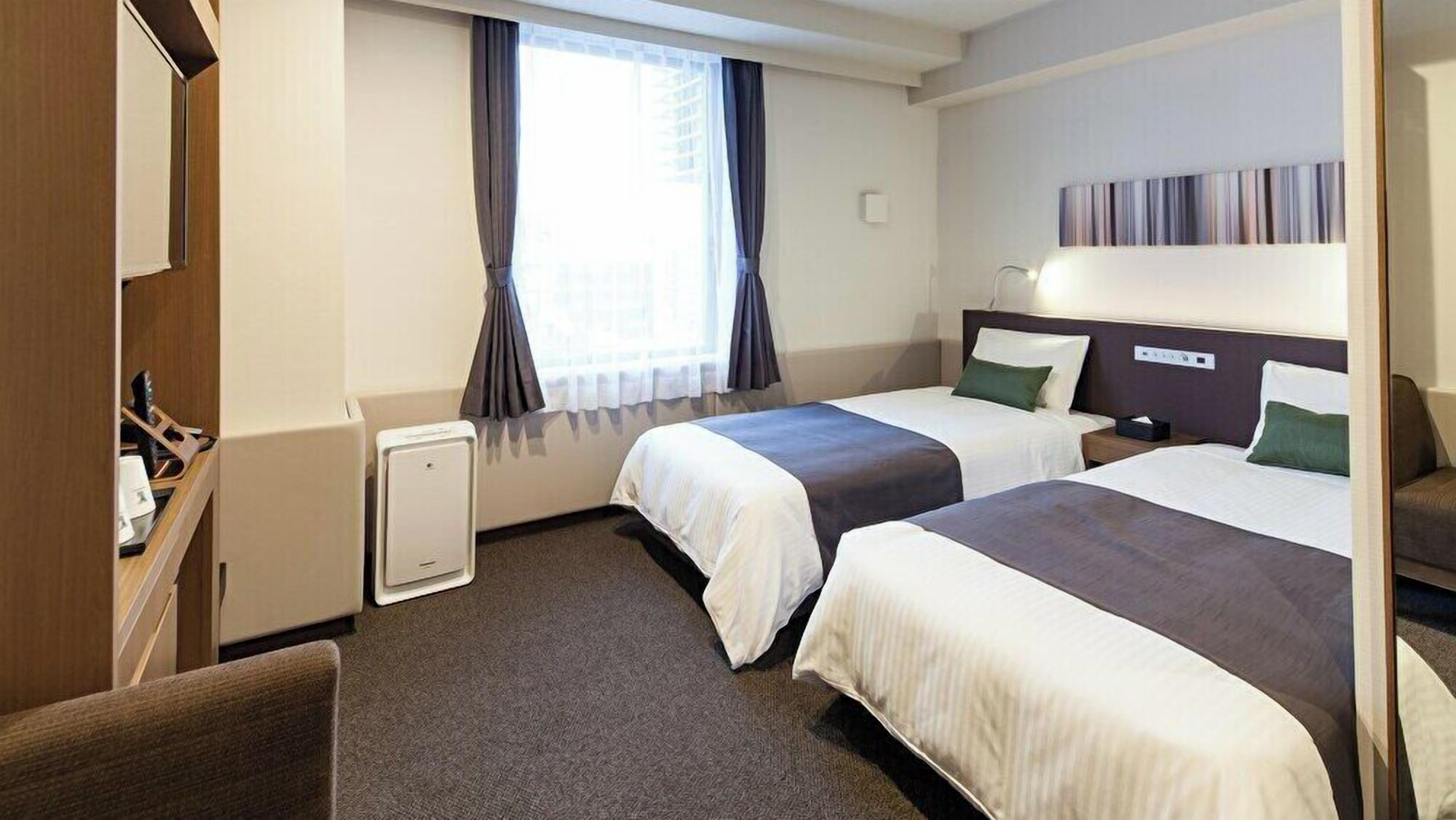 Down duvets, desk, free WiFi, bed sheets
