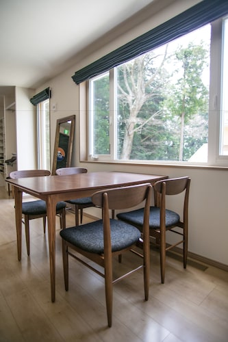 客室内のダイニングエリア