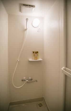 Maison, 5 chambres | Douche de la salle de bain