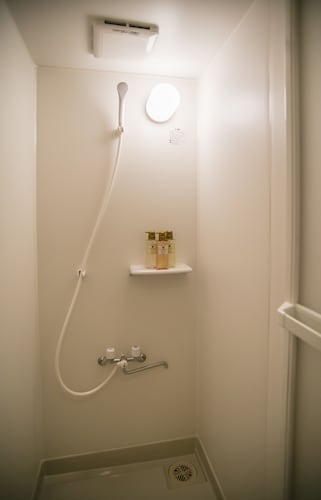 バスルームのシャワー