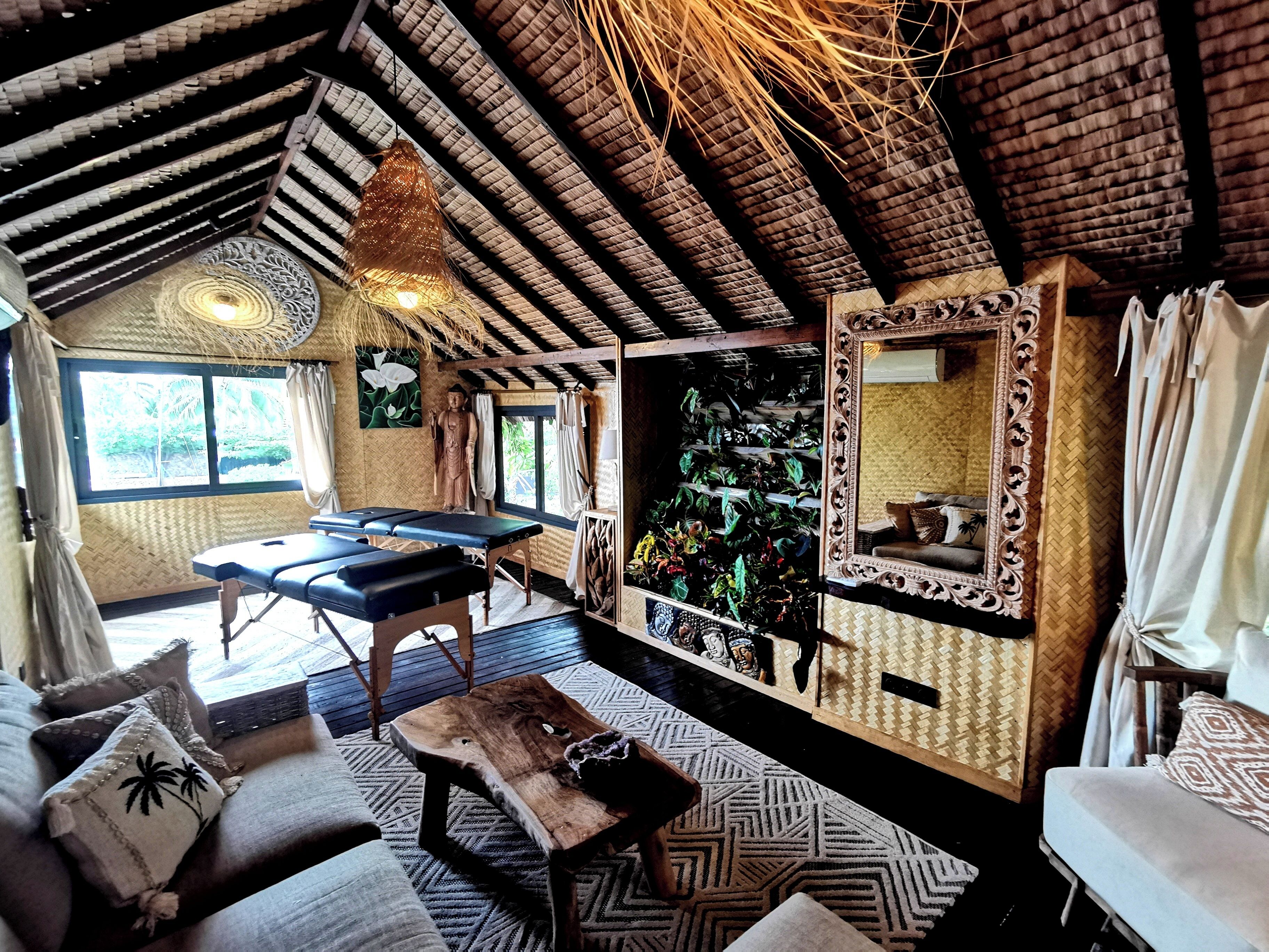 Couples treatment rooms, body treatments, deep-tissue massages