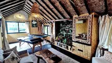 Couples treatment rooms, body treatments, deep-tissue massages