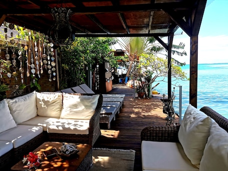 Terraza o patio. Hôtel Fenua Mata'i'oa