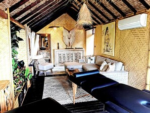 カップル用トリートメントルーム、ボディ トリートメント、ディープティシュー マッサージ、マタニティ マッサージ、スポーツ マッサージ