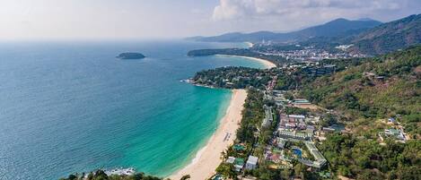 Beach nearby, white sand, sun loungers, beach umbrellas