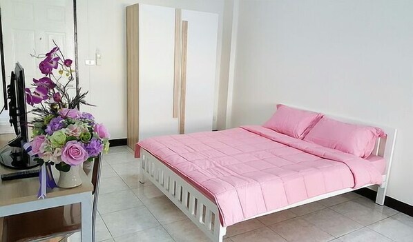 Rollaway beds, free WiFi, bed sheets
