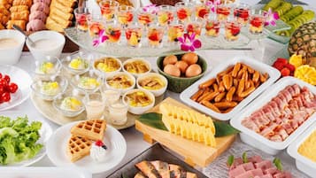 Daily buffet breakfast (JPY 3500 per person)