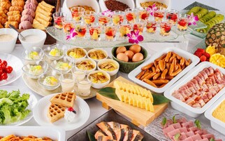 Daily buffet breakfast (JPY 3500 per person)
