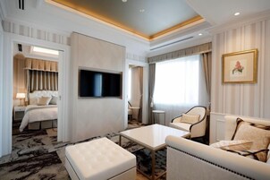 Premium Suite Room, Non smoking | In-room safe, blackout drapes, soundproofing, iron/ironing board
