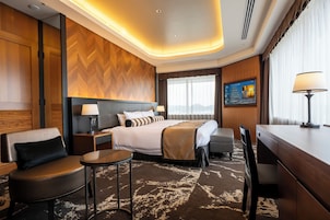 Royal Suite Room, Non smoking | In-room safe, blackout drapes, soundproofing, iron/ironing board