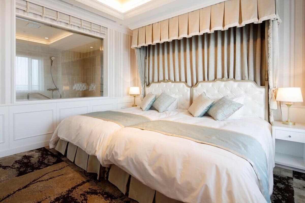 Premium Suite Room, Non smoking | In-room safe, blackout drapes, soundproofing, iron/ironing board