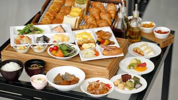 朝食 (ビュッフェ)、毎日提供 (1 名様 3500 JPY)