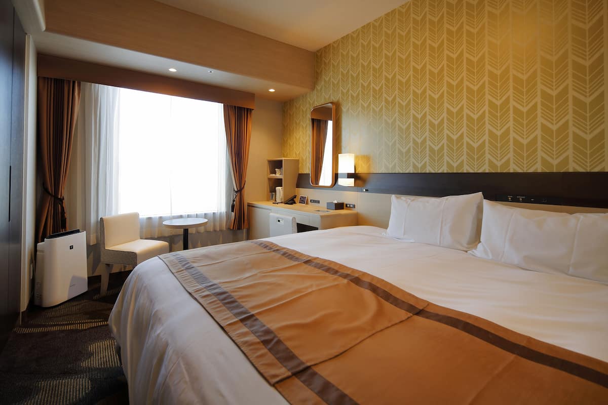 King Double Room | In-room safe, blackout drapes, soundproofing, iron/ironing board