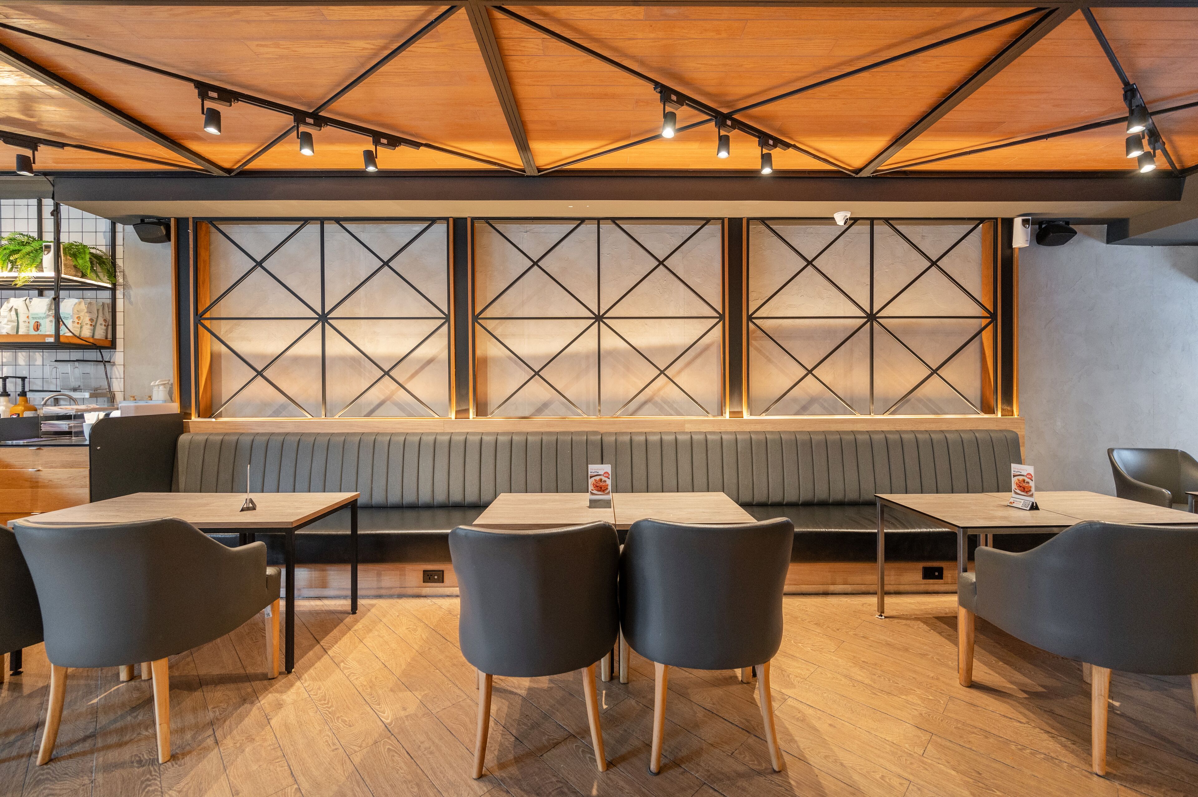 breakfast and lunch served, fusion cuisine