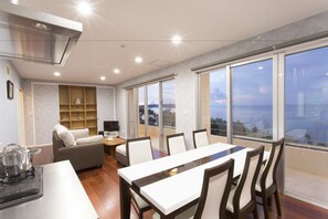 Deluxe Villa | In-room dining - Suite villa Yagaji (Nago)