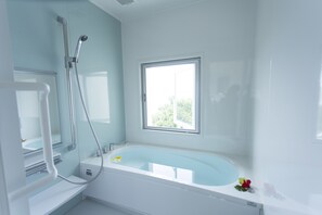 Deluxe Villa | Bilik Mandi | Gabungan pancuran/tab mandi, kelengkapan dandanan diri percuma 