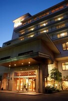 ด้านหน้าที่พัก - ตอนเย็น/กลางคืน