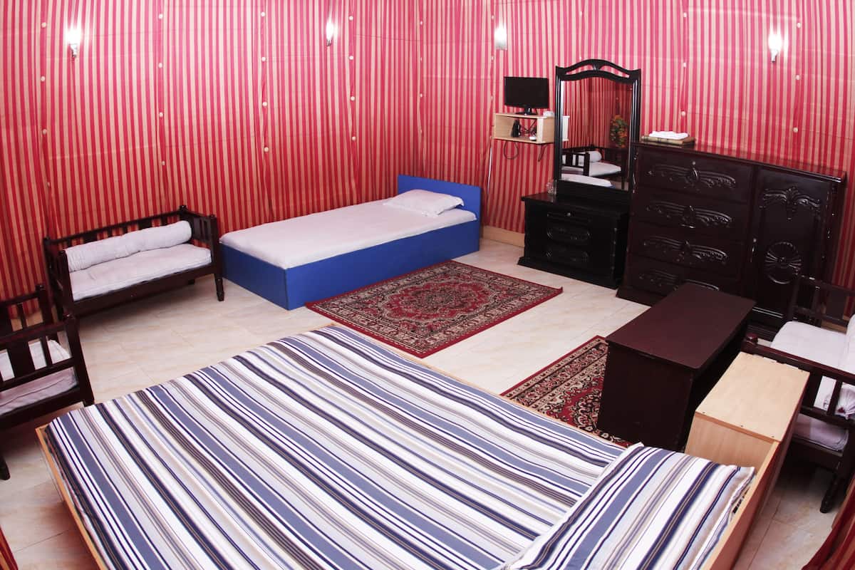 Habitación individual Deluxe, 1 cama de matrimonio grande | Escritorio y ropa de cama
