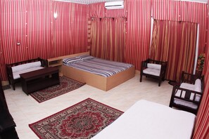Deluxe Single Room, 1 King Bed | Desk, bed sheets - Hill View Rest House (Sreemangal)