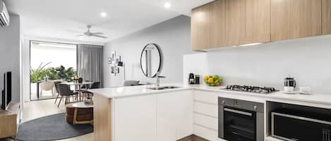 Executive Apartment, 1 Bedroom | Private kitchen