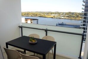 Outdoor dining - Alcyone Hotel Residences (Hamilton)