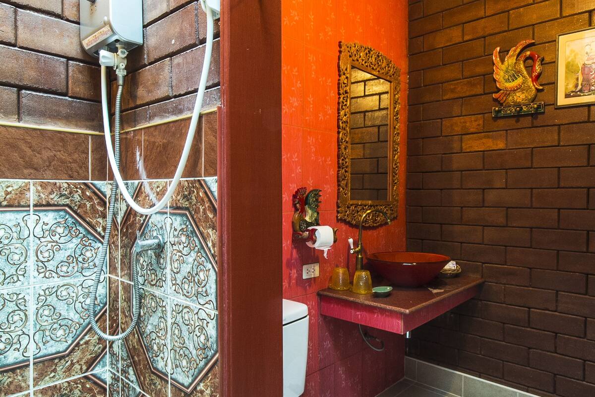 vip room | bathroom | shower, free toiletries, slippers, bidet