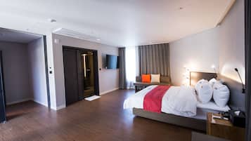 VIP | Desk, blackout curtains, soundproofing, free WiFi