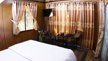Exclusive Suite, 1 Queen Bed, Pool View, Overwater