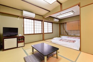 Desk, free WiFi, bed sheets - City Hotel Seiunso (Sakai)