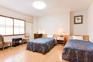 Desk, free WiFi, bed sheets - City Hotel Seiunso (Sakai)