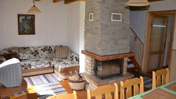 Chalet, 3 Bedrooms, Kitchen, Mountainside | Living room | 82-cm flat-screen TV with satellite channels, TV