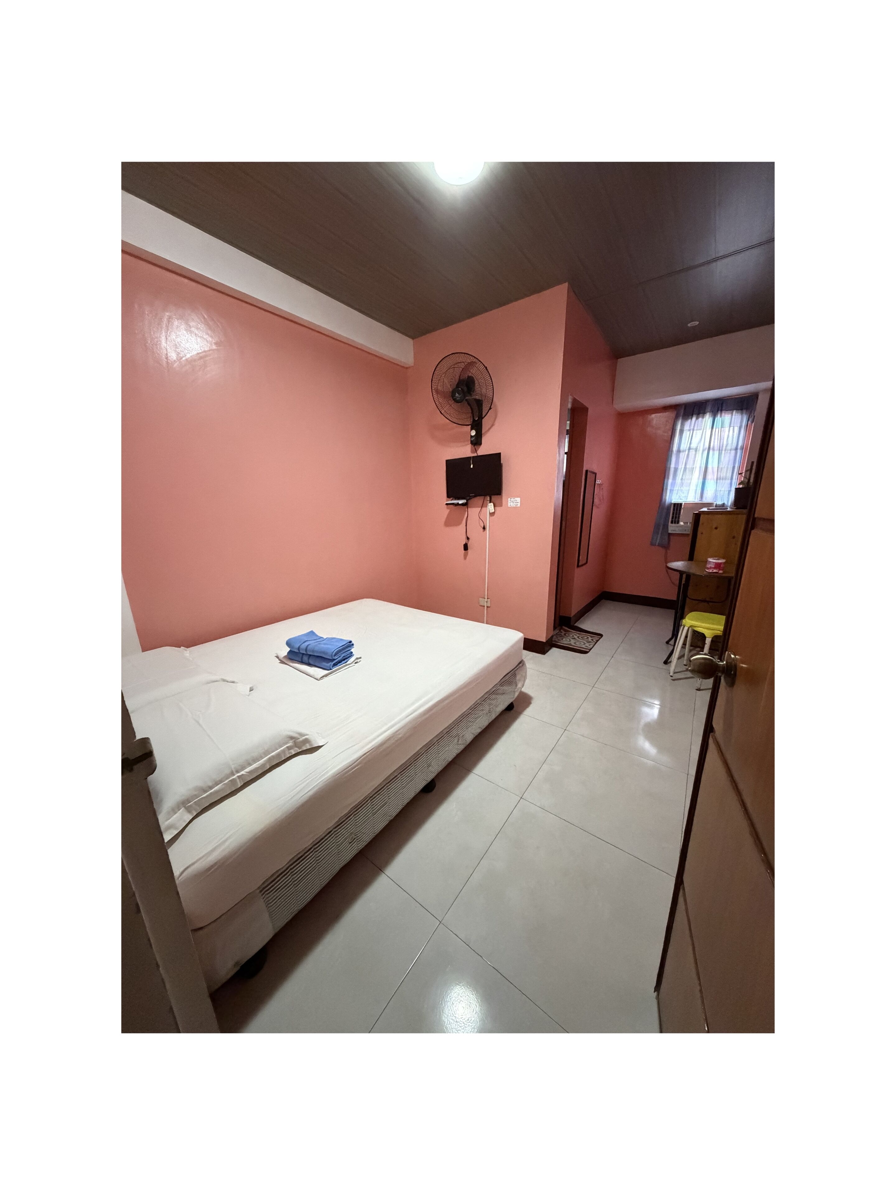 Basic Single Room, 1 Double Bed, Private Bathroom