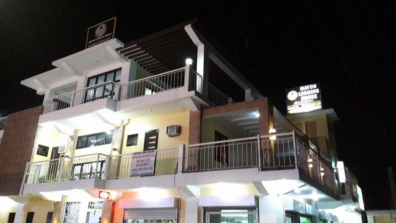 住宿正面 (夜晚)