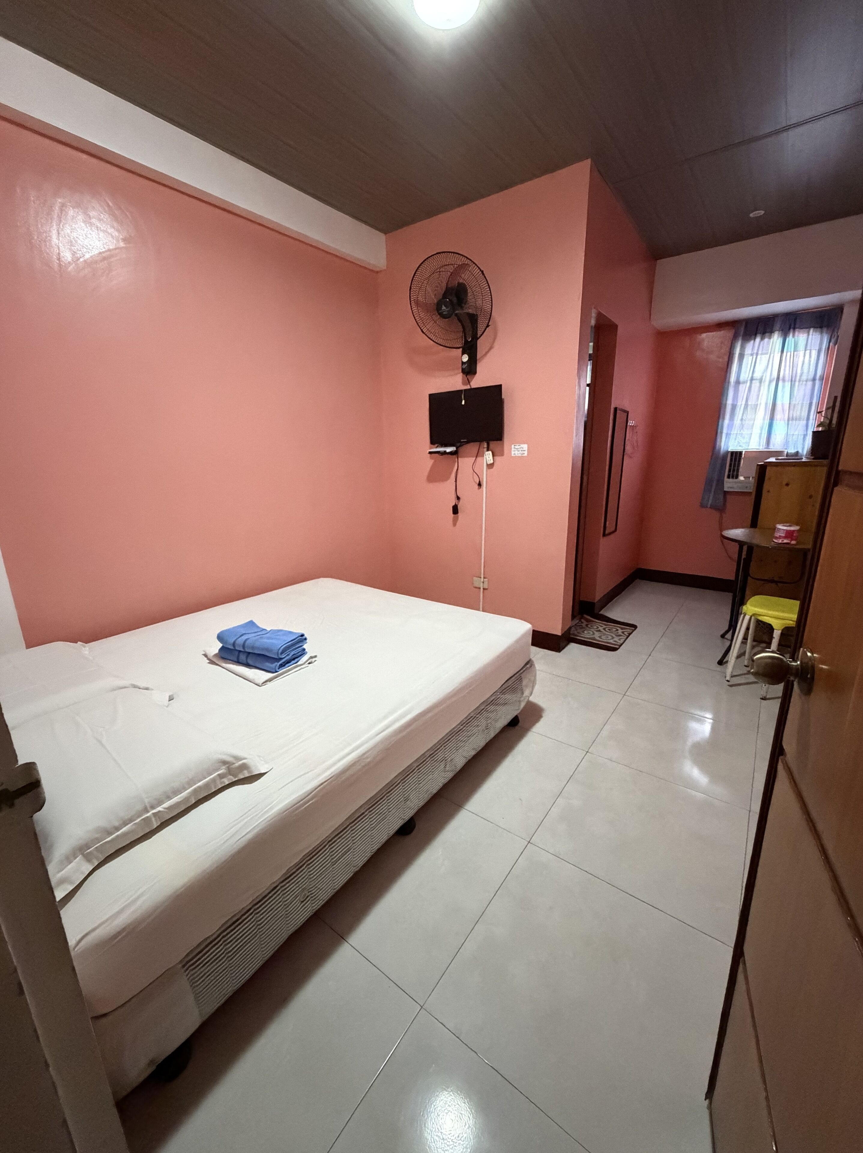 Basic Single Room, 1 Double Bed, Private Bathroom | Desk, bed sheets