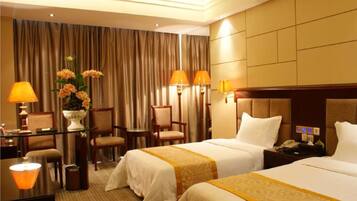 Executive Twin Room | Desk, blackout drapes, WiFi (free)