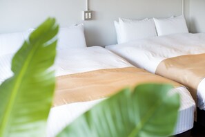 Tabla de planchar con plancha, wifi gratis y ropa de cama