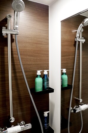 Badkamer met douche