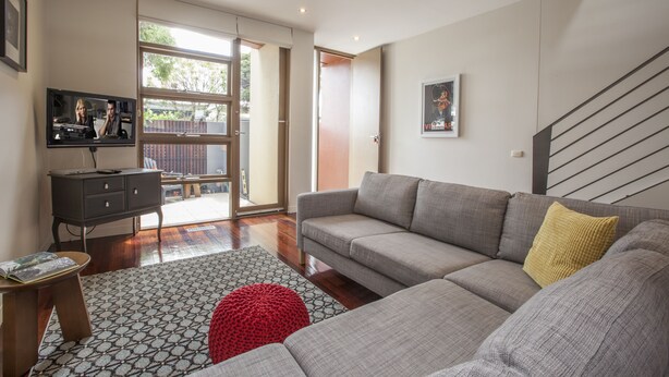 Casa, 2 habitaciones | Zona de estar | Una televisión de pantalla plana, un reproductor de DVD