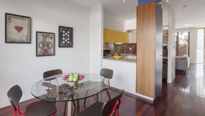 Casa, 2 habitaciones | Servicio de comidas en la habitación